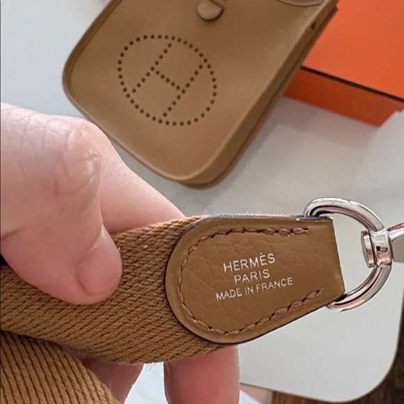 Brand new Hermes mini evelyne biscuit brown neutral color with camel strap - Picture 6 of 7